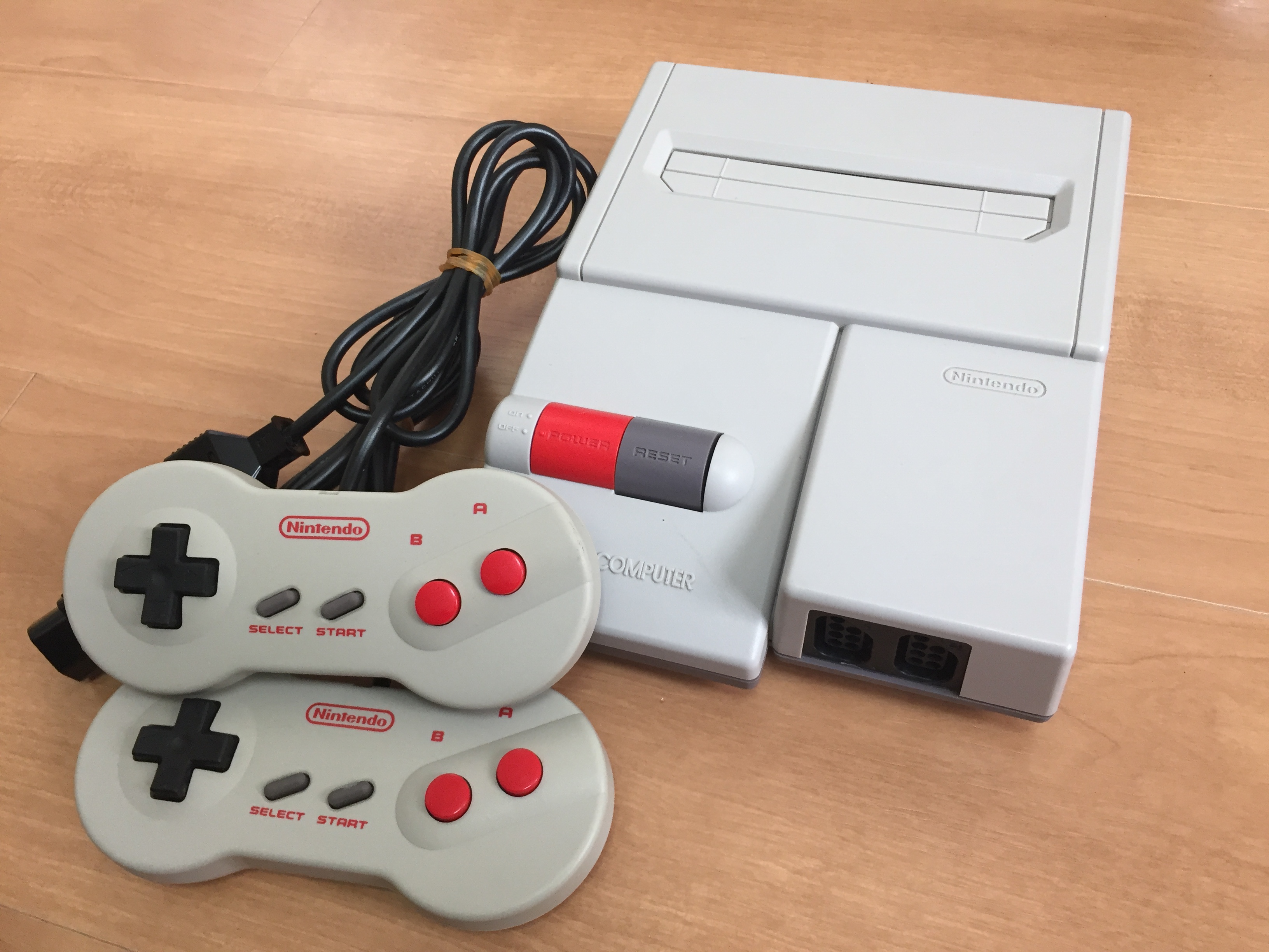 初代ファミコン本体とニューファミコン。種類での違いは？比較と