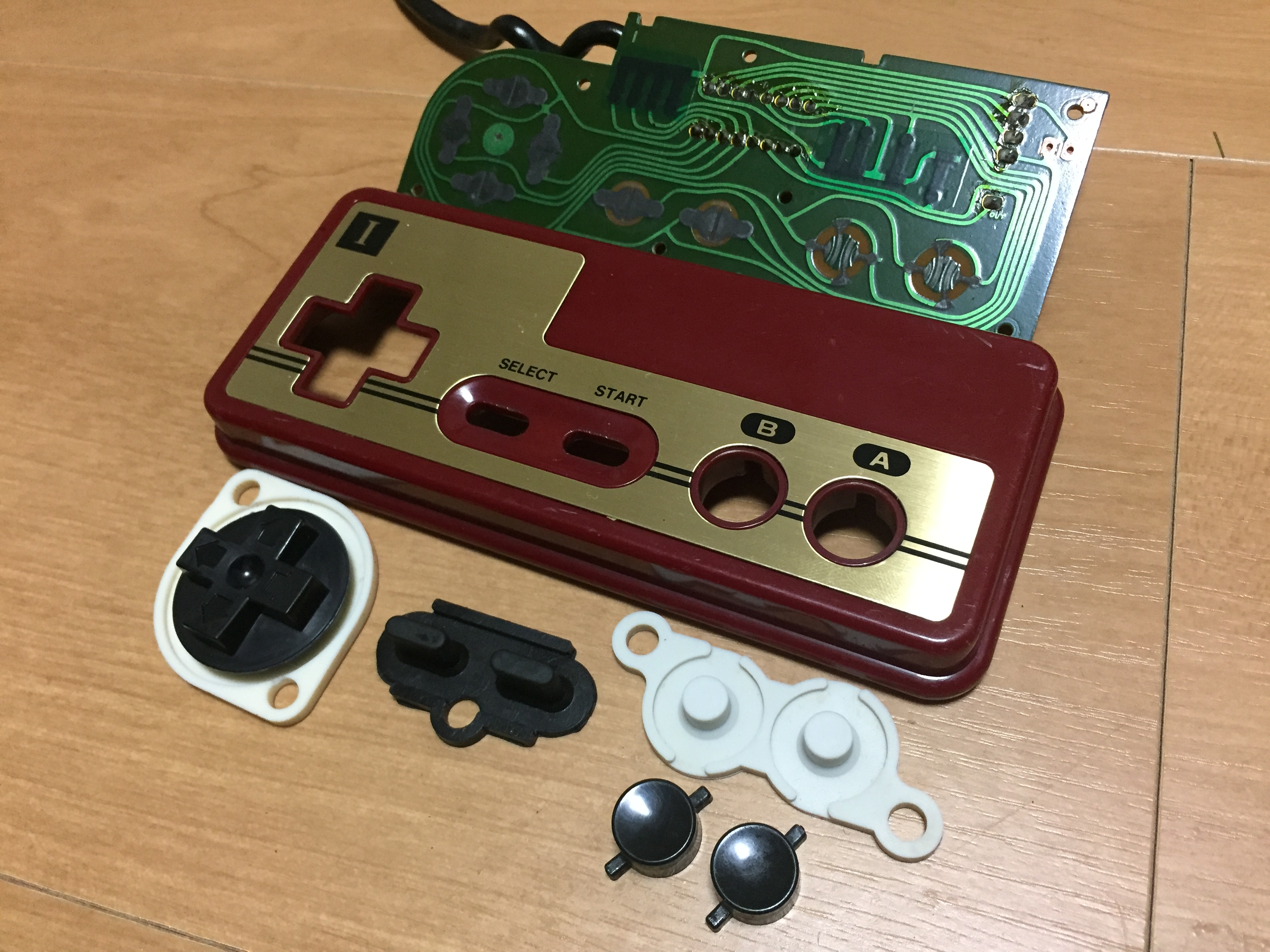 任天堂 ファミリーコンピュータ ファミコン 四角ボタン 初期型-