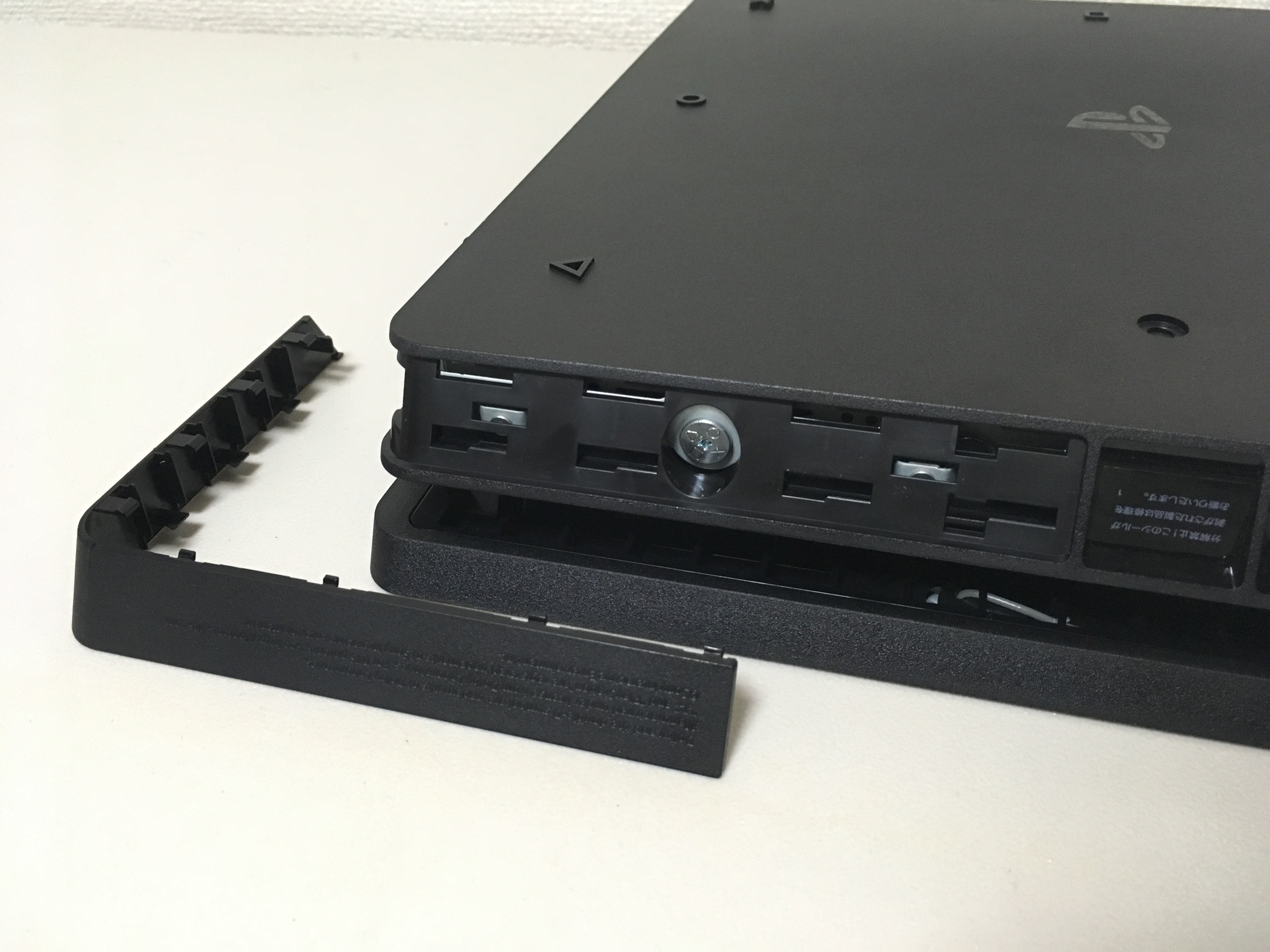プレステ4（PS4）ハードディスク（HDD）の交換方法（CUH-2000番台 
