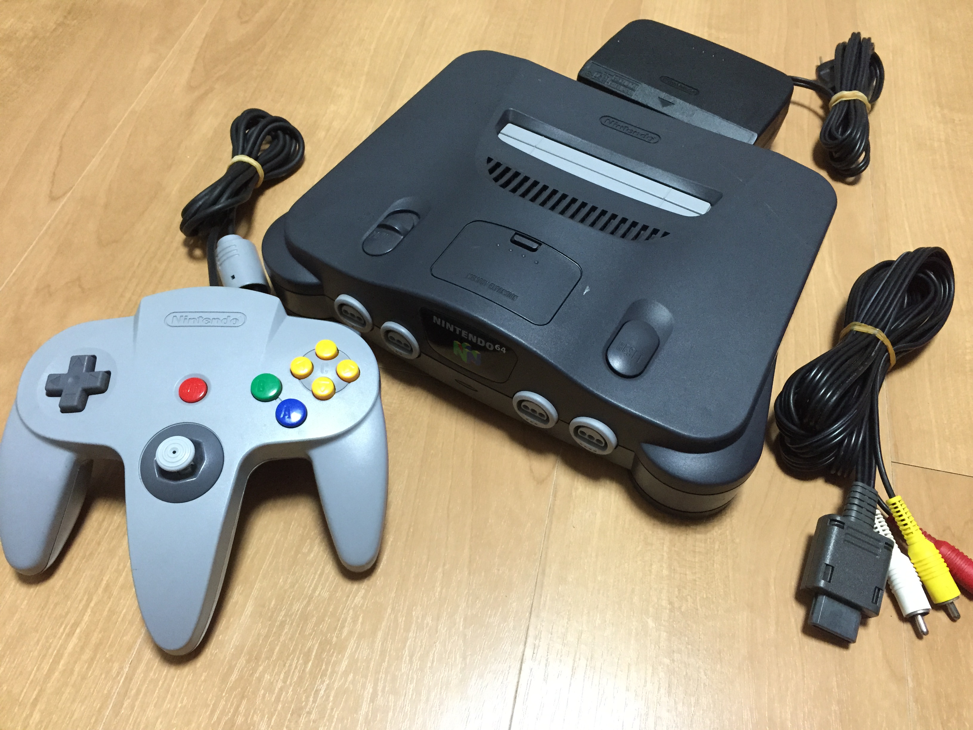 ニンテンドー64(N64)本体で遊ぶのに必要なものは？付属品・便利な周辺