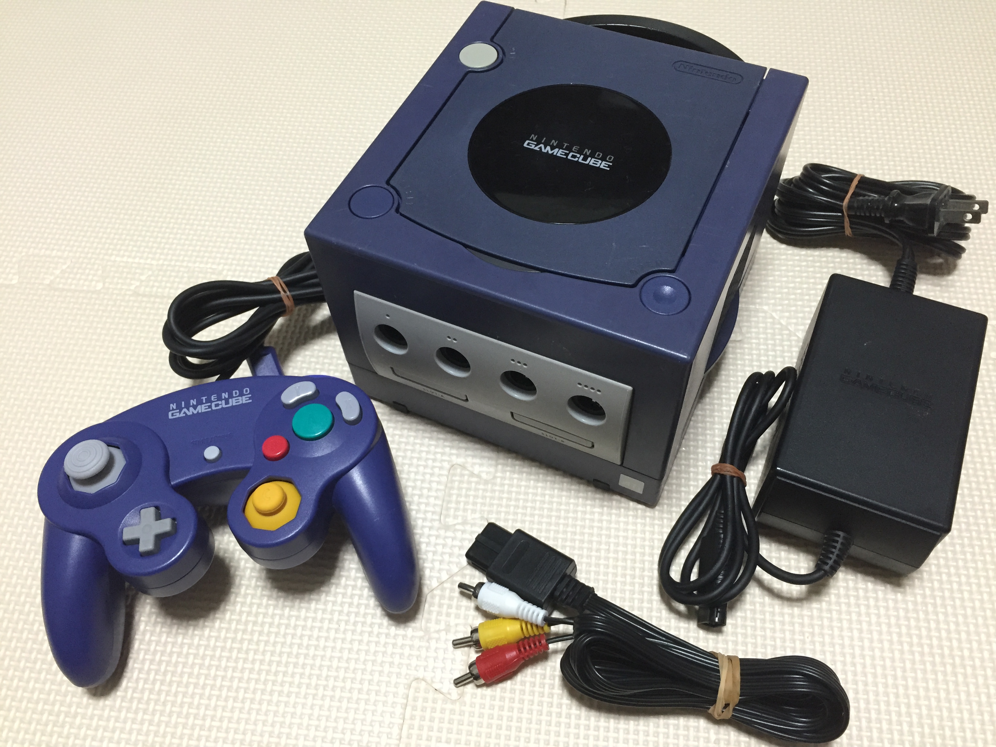 数量限定価格!! GAMECUBE ゲームキューブ 本体とコントローラ２つと