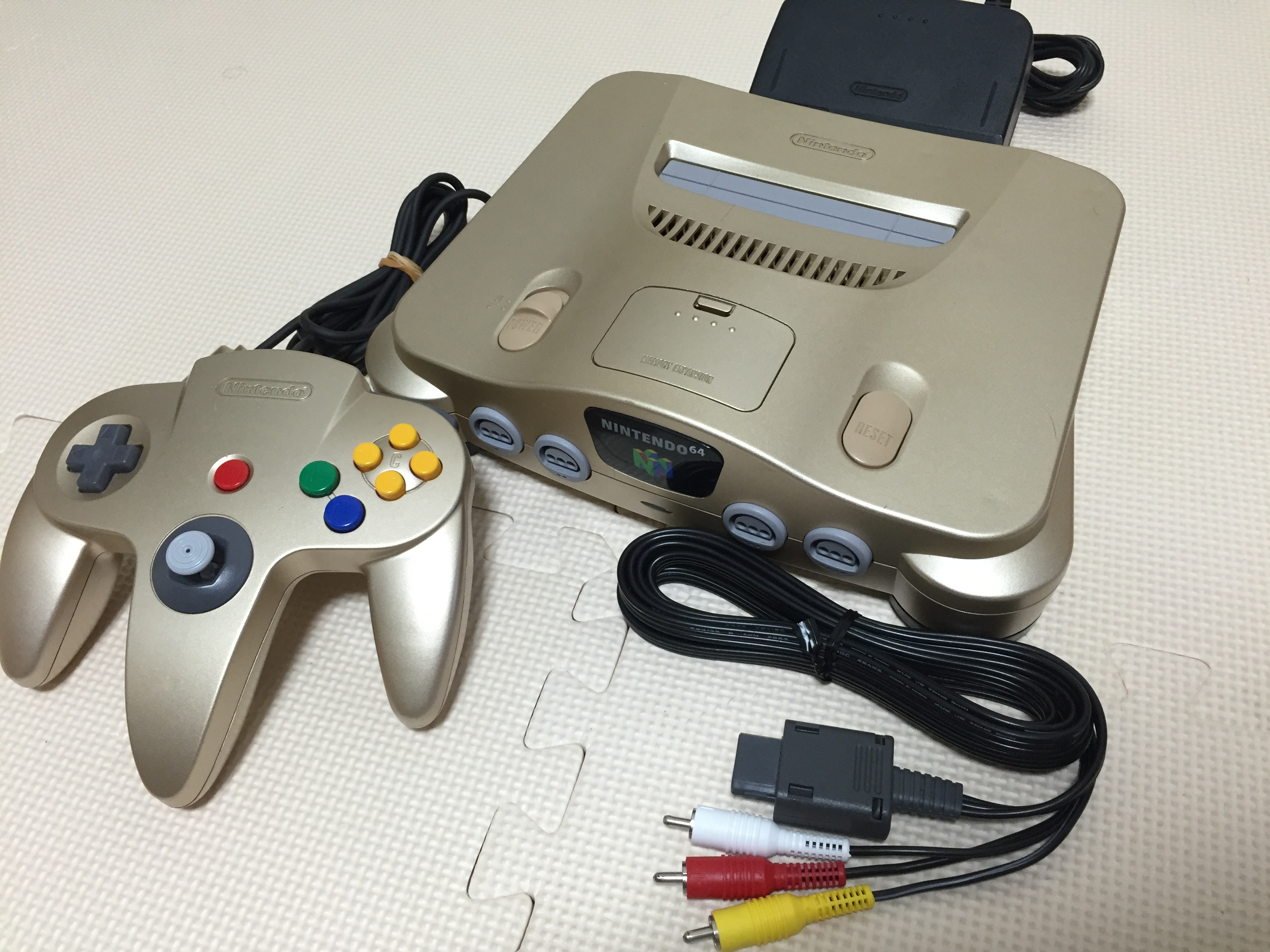 ニンテンドー64(N64)本体で遊ぶのに必要なものは？付属品・便利な周辺機器を紹介！ | れとろとろ ゲームブログ